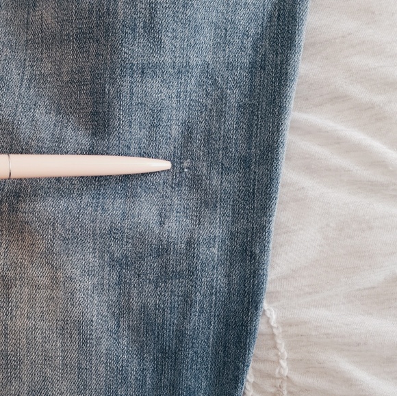 WHBM ; destructed chain girlfriend jeans 2 - Picture 8 of 8